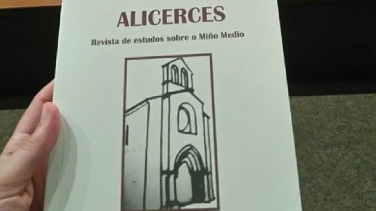 Portada do segundo nmero de Alicerces, aparecido no 2016