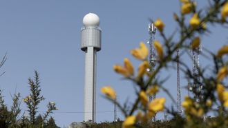 El radar est� situado en lo alto del monte Cedeira, en la parroquia de Rod�s, en Cerceda