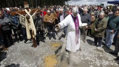 Multitudinaria misa en Momn contra los baches