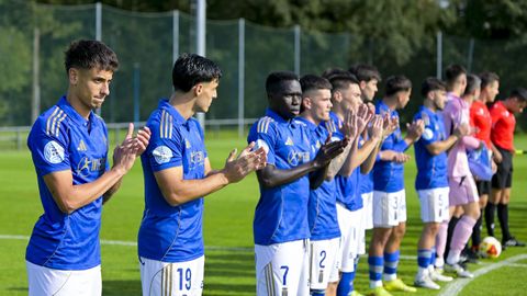 Los jugadores del Vetusta, antes del partido ante el Burgos B