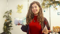 La artesana est� vendiendo sus productos estos d�as en el mercadillo navide�o de A Pobra.