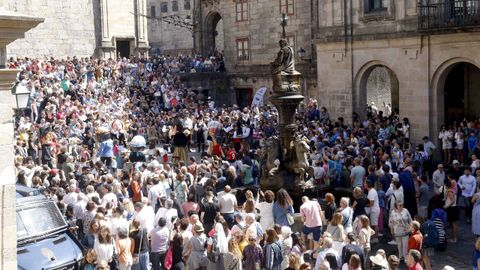 Las calles del casco histrico, abarrotadas en el da grande de Santiago