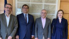  El director de la colecci�n sobre el Camino, Carlos Rodr�guez; el rector Julio Abalde, el presidente de la Asociaci�n de Municipios del Camino Ingl�s, Manuel Mir�s, y la directora del Servicio de Publicaciones de la UDC, Nieves Pena