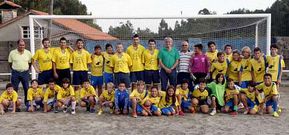 El alcalde de Boiro, Juan Jos� Dieste, acudi� a la presentaci�n oficial de los equipos de las categor�as inferiores en A Mina. 