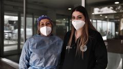Luz Mar�a L�pez y Melania Fraga, sanitarias 