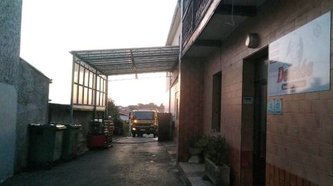 La f�brica de embutidos de Nore�a afectada por el incendio