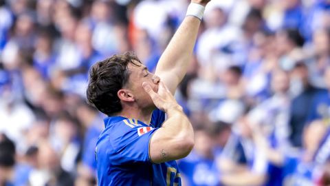 Fede Vi�as celebra su gol al Sevilla