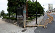 Las pilastras de hormig�n han desaparecido de la parte superior del per�metro del parque.