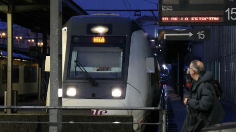 Poco movimiento de pasajeros en la estaci�n de Vigo Guixar en el primer d�a de huelga de maquinistas