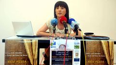 Montse Rico, en la  presentaci�n da Festa do Pan de Neda en la galer�a Sargadelos