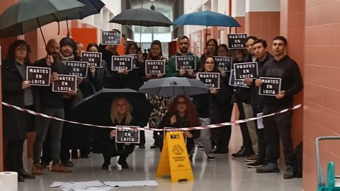 El profesorado del centro ponteces�n protesta por las carencias en materia de infraestructuras