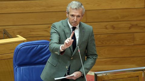 El presidente de la Xunta, Alfonso Rueda, durante la sesin de control en el Parlamento gallego.