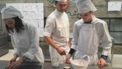 Alumnos de Panx�n gestionan su restaurante para pagarse un viaje