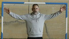 Edu posa nunha porter�a que quere seguir defendendo un curso m�is, cando menos. 