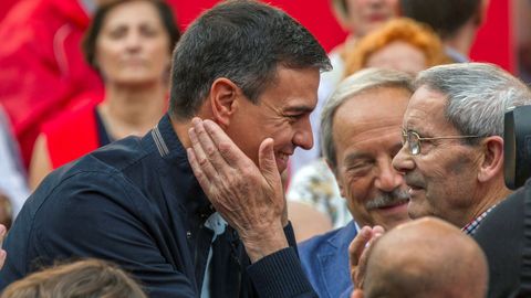 El presidente del Gobierno, Pedro S�nchez, asiste hoy en Oviedo a su primer acto p�blico del PSOE desde que accedi� a la jefatura del Ejecutivo y coincidiendo con sus cien d�as de gesti�n desde que prometi� el cargo ante el Rey