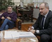 Manuel Ruiz se reuni� ayer con Juan G�mez, de Arriva. 