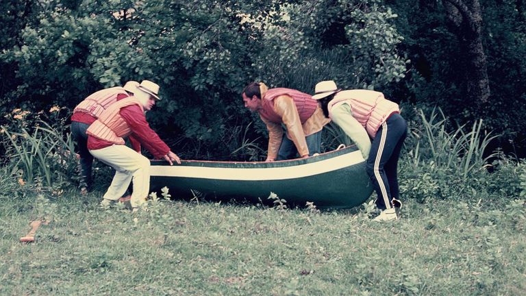 Rafa Cid, Xurxo Est�vez, Juanjo Otero, Carlos Carrera y Santos Gonz�lez recorrieron el Mi�o en canoa, viviendo en el trayecto todo tipo de experiencias.