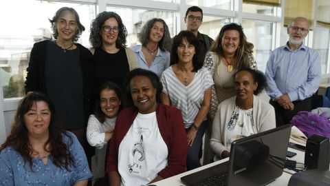 Asha Ismail, presidenta de Save a girl, save a generation, con representantes y voluntarios de Tierra de Hombres