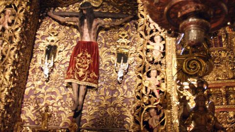 Catedral de Ourense. Imagen del Santo Cristo, al que hay mucha devocin en Ourense. Tiene dos festividades, la popular del 3 de mayo y la de la Exaltacin de la Cruz, el 14 de septiembre.