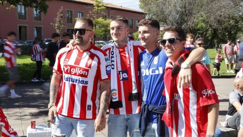 La afici�n gijonesa recibe al Sporting en el Molin�n antes del partido contra el Real Oviedo