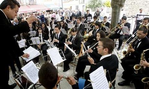 Los miembros de las bandas de Deza, incluida esta de Agolada, tendr�n precios especiales.