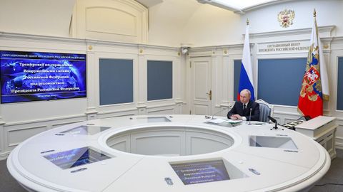 Putin dirigió desde el Kremlin las maniobras de las fuerzas nucleares.