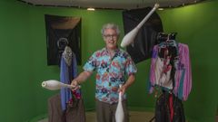 Pablo Reboleiro en el set de rodaje que ha montado en su casa de Ames para grabar sus v�deos divulgativos sobre Matem�ticas para el canal de YouTube��pr2 (mates molan)�, con versi�n es espa�ol y en gallego.