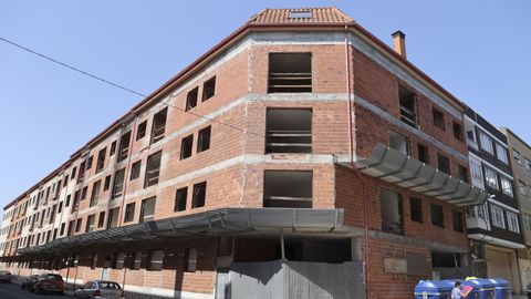 El edificio de la calle San Lucas en Narón, que se vendió y que cuenta con 80 pisos. 
