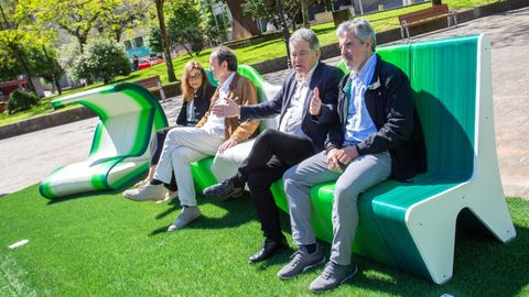 El mobiliario urbano del proyecto Ambiance, fabricado con biopl�sticos, estar� seis meses en la plaza de Barcelos de Pontevedra para testar su durabilidad