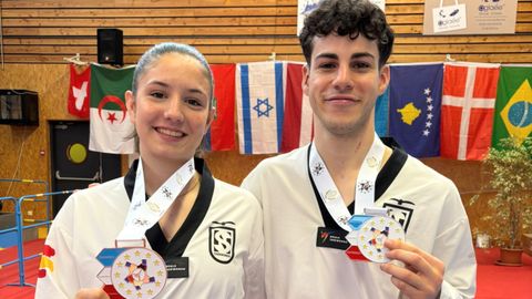 Noa Romero y Lois Toms, con las medallas conseguidas en el torneo francs.