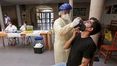 El cribado para vecinos de Portas de 14 a 39 a�os se desarroll� este viernes en la Azucreira