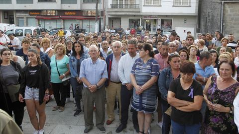 Concentracin en Valga celebraba ayer en recuerdo de las tres vctimas y contra la violencia machista