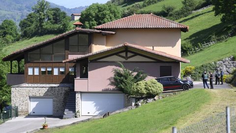 Una mujer y un hombre han sido localizados muertos este s�bado con heridas de arma de fuego en su vivienda en la parroquia de Columbiello, en el municipio asturiano de Lena.