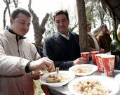 La comisi�n servir� unos 2.000 euros en oreja de cerdo. 