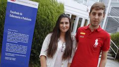 Laura y Gabriel, retratados ayer a las puertas de �la Facultad de Enfermer�a
