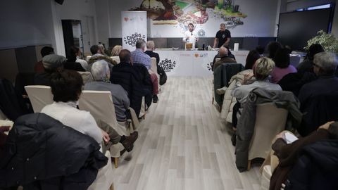Antonio Reboredo y Paolo, durante el taller que imparti� en el CIFP Paseo das Pontes