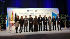 Los conselleiros de Administraci�n P�blica y Econom�a e Industria, en el centro, con el alcalde, el subdelegado del Gobierno y otros dirigentes y empresarios