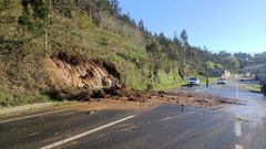 La incidencia tuvo lugar en la N-640 en la salida hacia A Pontenova