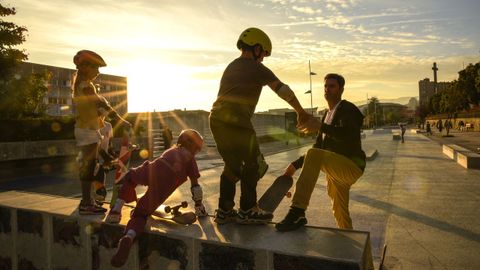 Tato, profesor de la escuela On Air Skate Skull de Pontevedra, en el skate park de la avenida Reina Victoria
