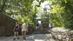 Varios visitantes del cenobio, en una imagen de archivo