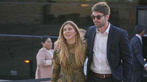 Invitados llegando al hotel Castilla Termal de San Bernardo, donde se celebró la preboda