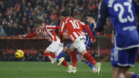 Derbi asturiano entre el Real Sporting de Gijon y el Real Oviedo en El Molin�n
