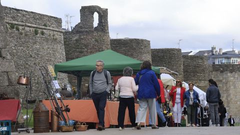 Feira de Antig�edades e Coleccionismo en la Praza da Mosqueira.