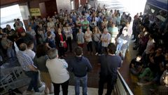 Los trabajadores del sector celebraron asambleas el d�a 4 para decidir si iniciaban o no una huelga indefinida a partir de este jueves -en la imagen, la celebrada en la estaci�n de A Coru�a-. Hoy se repetir�n las asambleas de trabajadores en las terminales de autob�s gallegas