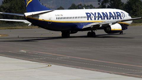 Avin de Ryanair en el aeropuerto de Santiago