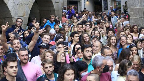 Cientos de personas se acercaron a ver el  milagro 