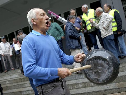 Manuel Castro, en plena arenga a sus compa�eros de protesta. 