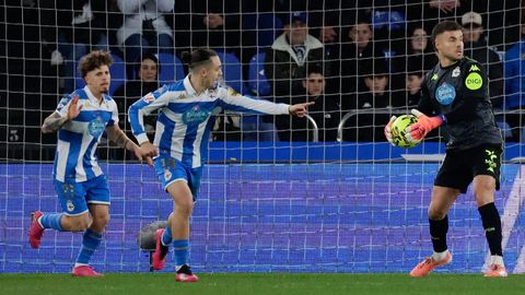 Soriano y Luismi Cruz, junto al portero Ferllo