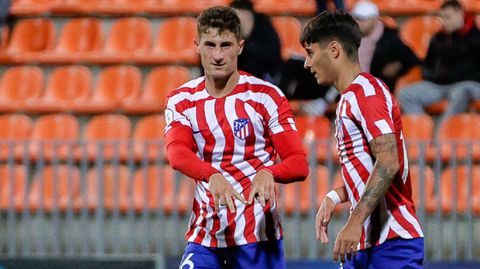 Javi Cueto celebra un gol con el Atleti B