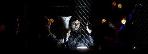 Los trabajadores que estuvieron encerrados (en la imagen) esperan que el pliego arroje luz sobre el futuro de la f�brica.